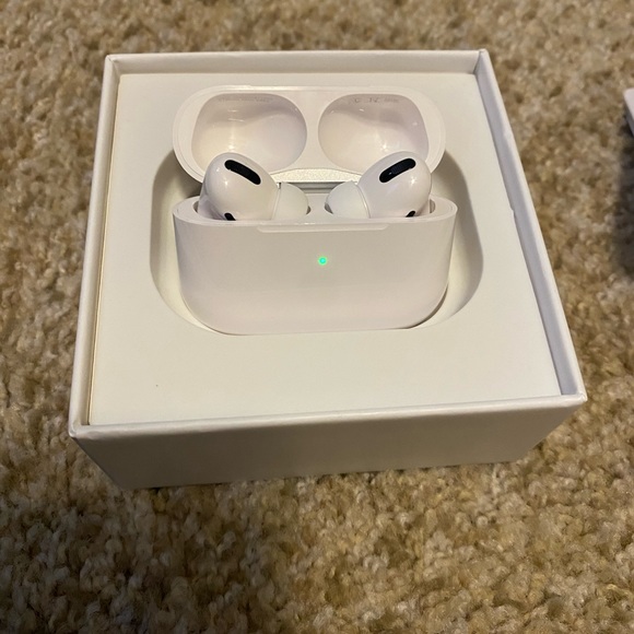 airpods pro - Picture 3 of 3